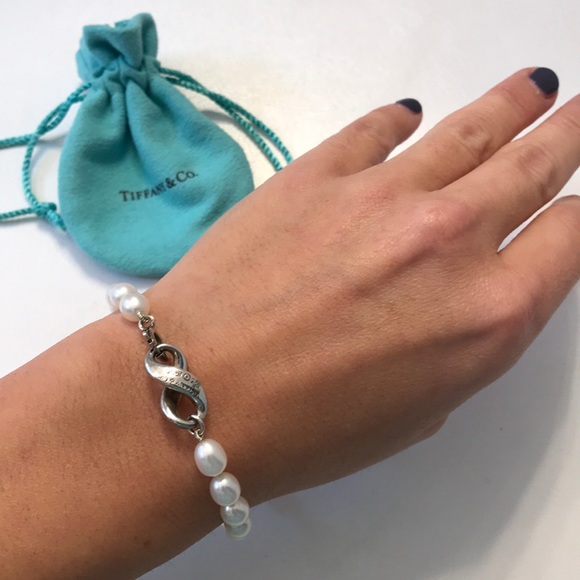 Tiffany & Co. Pearl and 925 SS Infinity Bracelet. - Picture 6 of 7